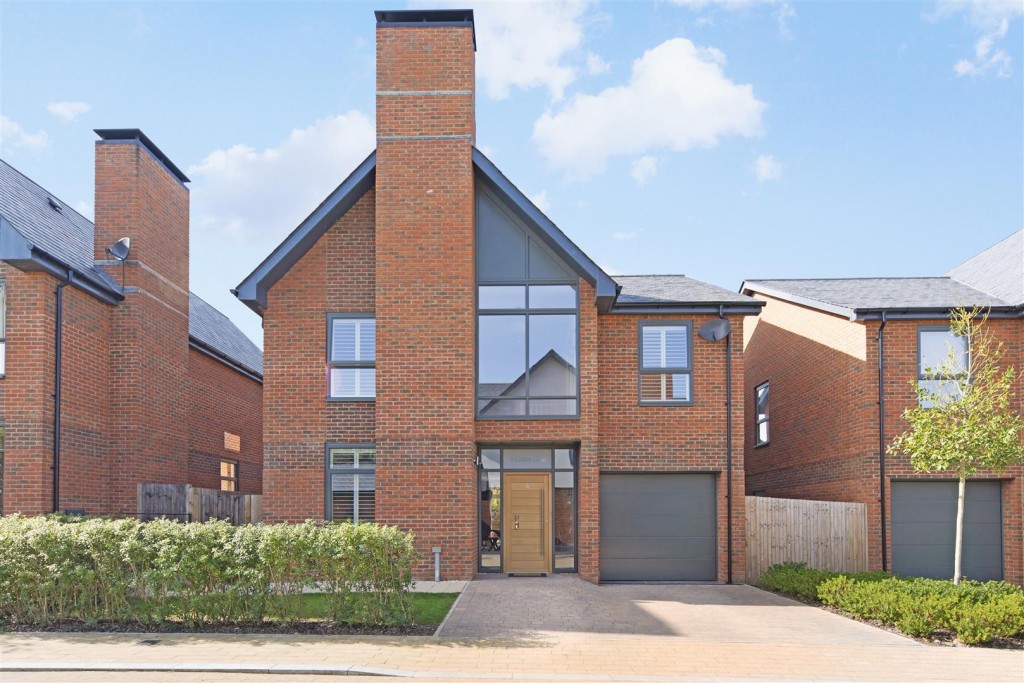 Images for Calton Close, Upper Longcross, Chertsey EAID:NEWBOULDSAPI BID:1