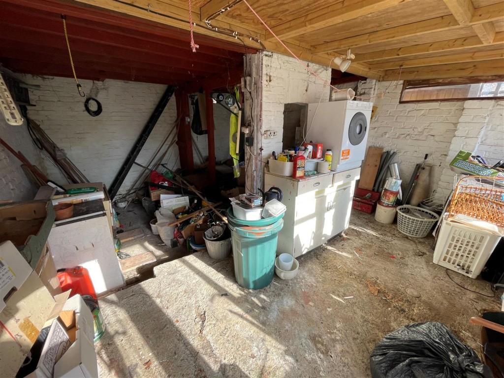Images for Sunmead Road, Sunbury-On-Thames EAID:NEWBOULDSAPI BID:1
