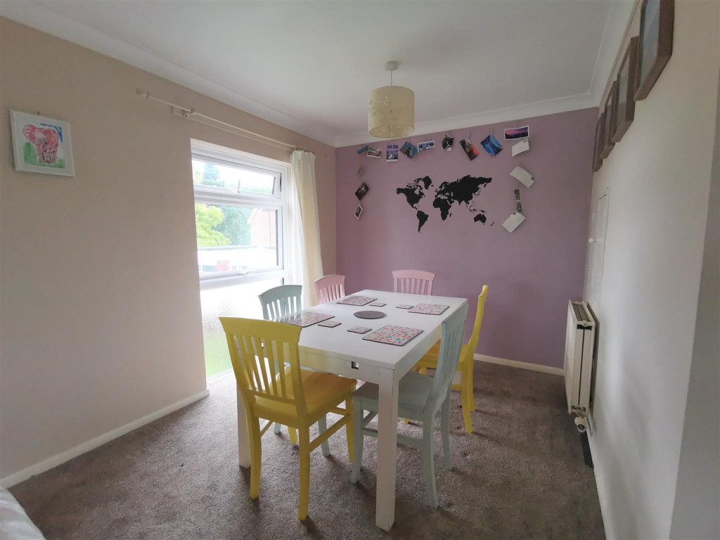 Images for Fosse Way, West Byfleet EAID:NEWBOULDSAPI BID:1