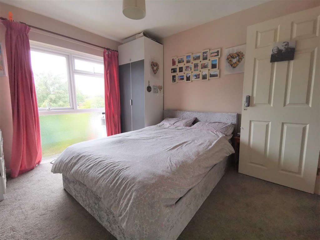 Images for Fosse Way, West Byfleet EAID:NEWBOULDSAPI BID:1