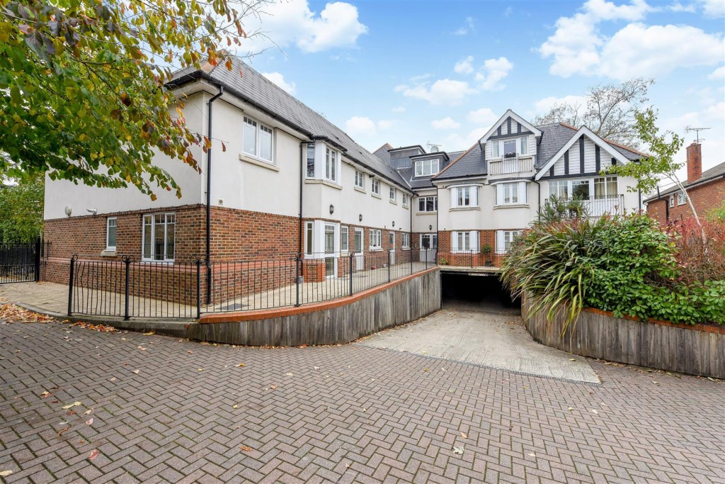 Images for Broadlands Avenue, Shepperton EAID:NEWBOULDSAPI BID:1