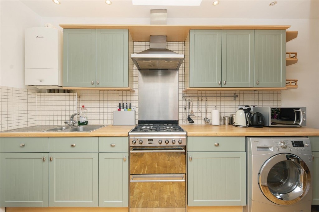 Images for Green Lane, Shepperton EAID:NEWBOULDSAPI BID:1