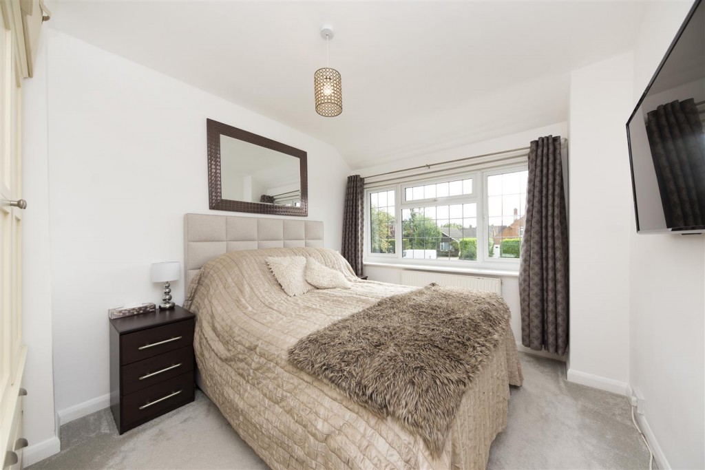 Images for Green Lane, Shepperton EAID:NEWBOULDSAPI BID:1