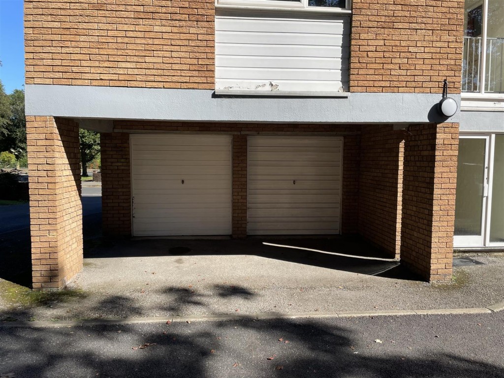 Images for St. Martins Drive, Walton-On-Thames EAID:NEWBOULDSAPI BID:1